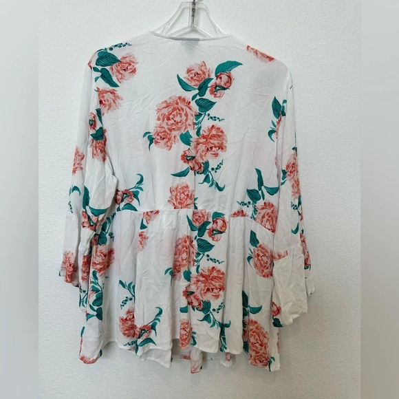 Torrid Floral Flowy Top, 3/4 sleeve with lace detail White Size 2 (XXL, 18/20) - Picture 8 of 10